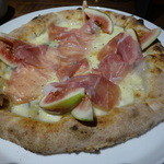 タケル クインディチ - 無花果と生ハムのクアトロフォルマッジョ