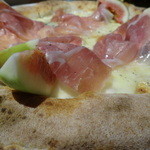 タケル クインディチ - 無花果と生ハムのクアトロフォルマッジョのアップ