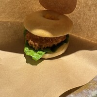 ラ ペ - 桃カツとカニのバーガー　⭐️⭐️⭐️3点