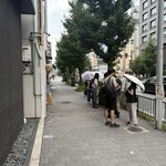 貝だし麺 きた田 - 歩道で並びます。