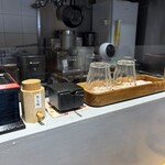 貝だし麺 きた田 - 黒七味と柚子胡椒があります。味変できます。