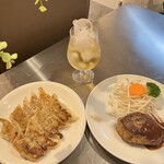 ギョーザ専門店イチロー - 神戸牛ハンバーグ&パンダ鳳凰烏龍茶セット