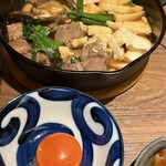 厳選焼肉 一石三鳥 - 厳選牛の鉄板サイコロすき焼き鍋～大分県産蘭王卵付き～