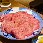 厳選焼肉 一石三鳥 - 牛タン(厚切り、薄切り)