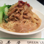 青葉 - 中華街の台湾料理の老舗で秋限定の香ばん麺。