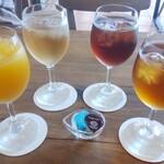 RAPPORT - 各々左からオレンジ、ジンジャーエール、烏龍茶、アイスティー
