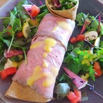 RAPPORT - 末っ子もローストビーフガレットですが、特別にフレンチドレッシング&マンゴーソースのオリジナルソースで対応いただきました(>ω<。) 前菜、ドリンク、デザート付き1500円♫