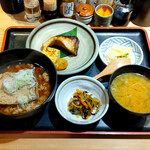 お多幸 神田店 - 豆腐茶飯と焼き魚定食￥980(税込)