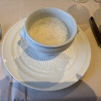 シェヌー - 海の幸ロワイヤルスープ、2層になっていてすくって食べる。