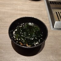 焼肉うしごろ 池袋店 - わかめスープ(お代わり無料)
