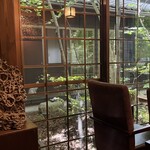 那須高原蕎麦 石心 - 奥に見える猫ちゃん（置き物‍⬛）