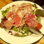 Pizzeria Bar Trico - 生ハムシーザーサラダ　990円
