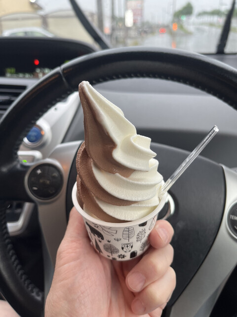 暑かった日、、思惑がはずれて昼飯抜きになった : あいすの家 北見メッセ店の写真