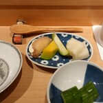 鮨 尚充 - 燻りガッコとマスカルポーネチーズ、べったら漬け、コリンキー