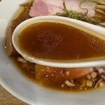 麺屋 でこぼこ - スープ