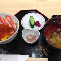 料亭 冨茂登 - いくらカニ丼