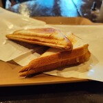 ROSSO coffee stand - ハムチーズホットサンド　500円