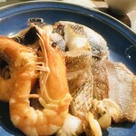 仏蘭西料理 やおら料理店 - ブイヤベースの魚介。あじ、メバル、エビ、ホタテ、その他いろいろ。