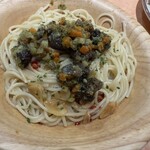 サイゼリヤ - エスカルゴをペペロンチーノのにドン！