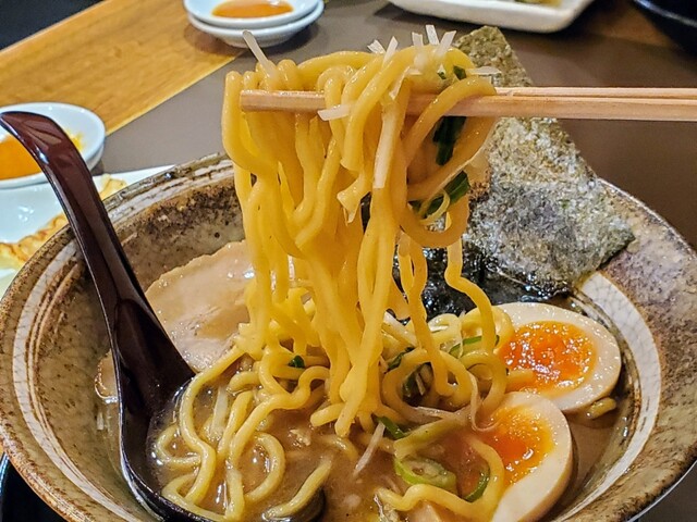 新潟らーめん 無尽蔵 味噌と出汁 なとり家（にいがたらーめん むじんぞう みそとだし） - 杜せきのした（ラーメン）の写真