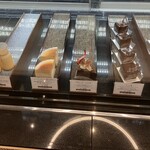 ル ミュゼ ドゥ アッシュ - ショーケースのケーキ