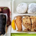 たけや - だんご(あん、くさ、ごま) 大福(こし、つぶ) わさびいなり、味おこわ、味ごはん
