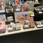 ル ミュゼ ドゥ アッシュ - お土産も魅力的だがバイクで荷物が限られている