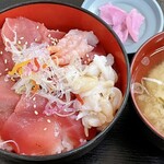 みなと市場 小松鮪専門店 - 三種赤身丼