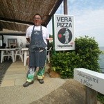 SAKURAGUMI - エントランスとオーナーシェフの西川さん