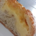 ヒマラヤンベーカリー - チーズフランス断面図