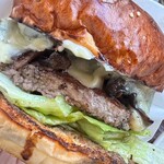 THE GREAT BURGER - パティが厚みがあって肉汁たっぷり