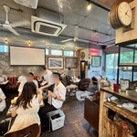 THE GREAT BURGER - 奥まで広い