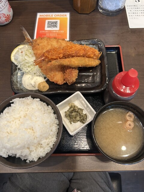 Sanchoku Sengyo to Nihonshu Uo Sakana Kanda Minamiguchi Ten