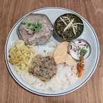 カリル - カレー2種盛り　1,700円
