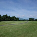 Karuizawa 72 Golf Nishi Ko-Su - Asama Mountain can be seen in the background.