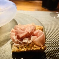 フィオッキ - ①【トマト、パプリカ、海老、モッツァレラ】
                      ★ 生ハムのブルスケッタ添え