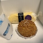 シェ・タニ - 料理写真:シュークリームと、ラズベリーのまるごとバナナみたいなやつ