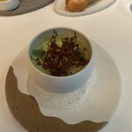 メイ - 3皿目
      枝豆とババロワ、牡丹海老、モン・サン・ミシェル産ムール貝、雲丹