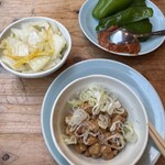 大衆食堂みゆき - 白菜漬け、味噌ピーマン、納豆