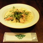 キヘイ カフェ - サーモンと青野菜のクリームパスタ（正式名は不明＾＾）　￥９８０　　２０１４．１０．１２