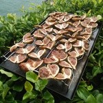 SAKURAGUMI - 店先で天日干しされてるイチジク