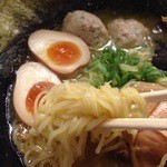 鶏王けいすけ - 麺　リフト