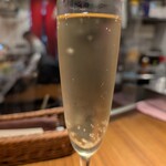 タンdeボラーチョ - スパークリングワイン、なみなみ