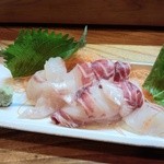 大真 - 裁けなくて大将に裁いてもらった釣りたての鯛の刺身