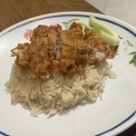 ゴーアンカオマンガイプラトゥーナーム - フライドチキン版のカオマンガイ