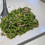 クルア アプソン - ドックカチョーンと云う花のつぼみと豚ひき肉の炒め物（パット ドックカチョーン クンサップ）