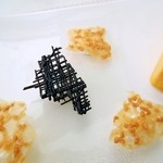 アルチザン・パティシエ・イタバシ - 生クリームにチョコ。まるで蝙蝠のようです。