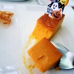 アルチザン・パティシエ・イタバシ - 入口にはジャンボパンプキンがディスプレーされていました。