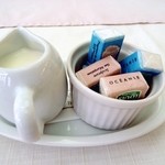 アルチザン・パティシエ・イタバシ - ミルクとお砂糖。上質な品物で、店主のポリシーがあります。