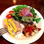 フランツクラブ浜松町  - ケーニッヒグーラッシュ（牛肉の赤ワイン煮込み：ランチセット1,800円）の前菜。右手前はイワシのエスカベッシュ、左手前はアイスバインかな。